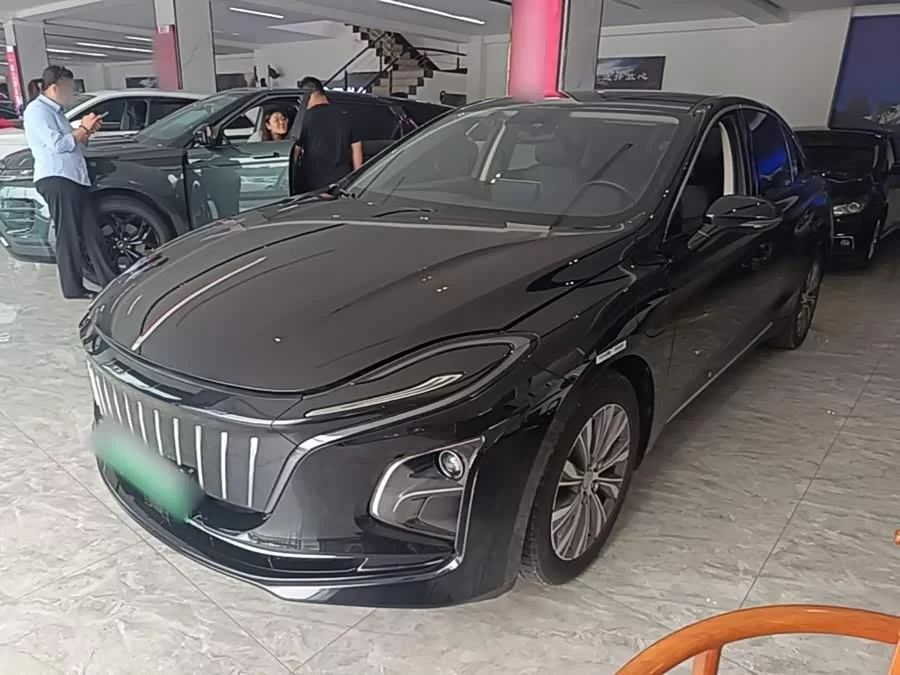 Hongqi E-QM5