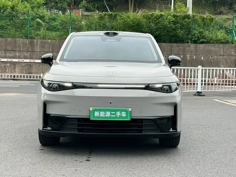 Leapmotor C10