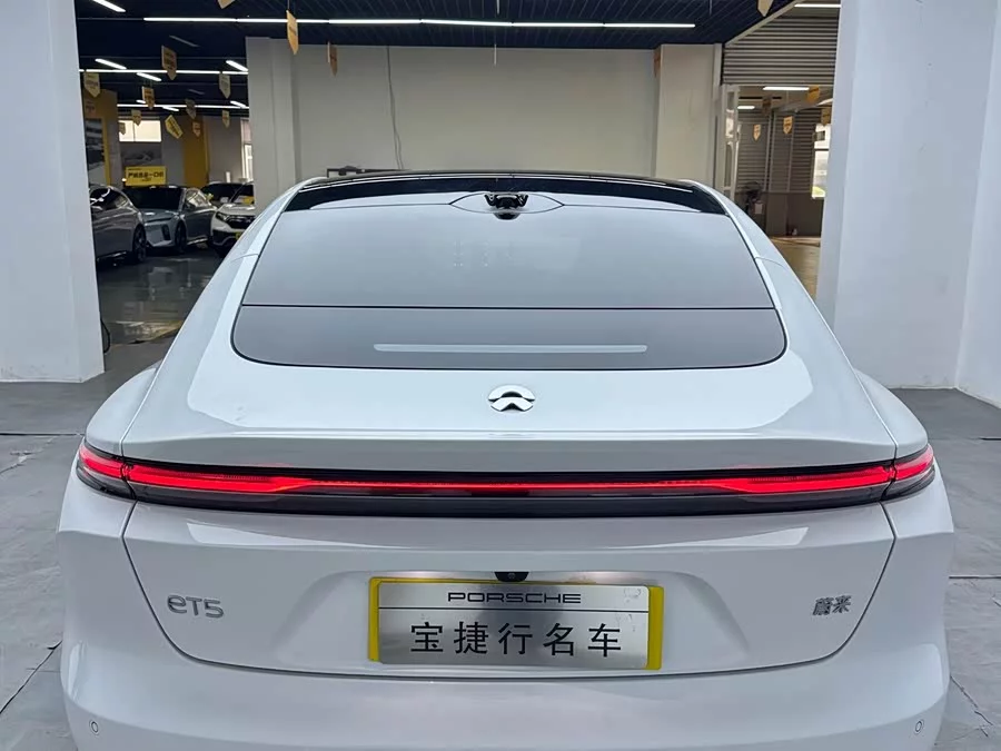 NIO ET5