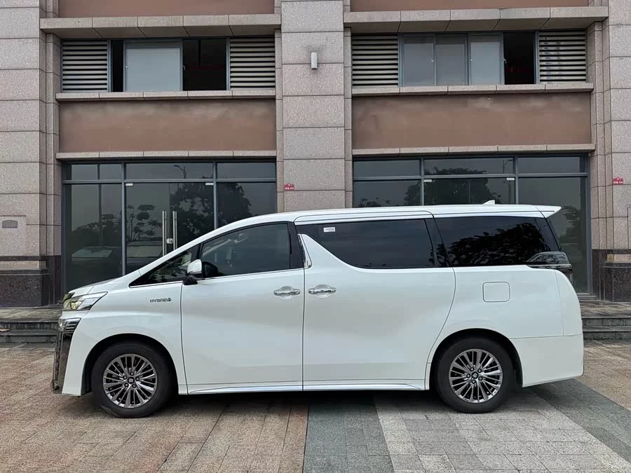 Toyota Crown Vellfire