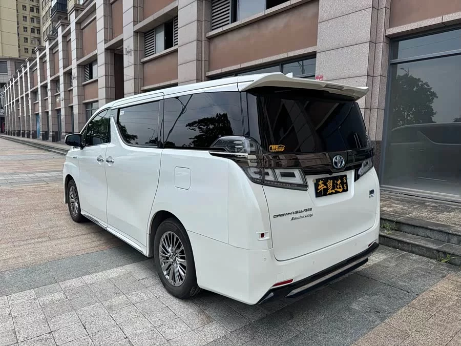 Toyota Crown Vellfire