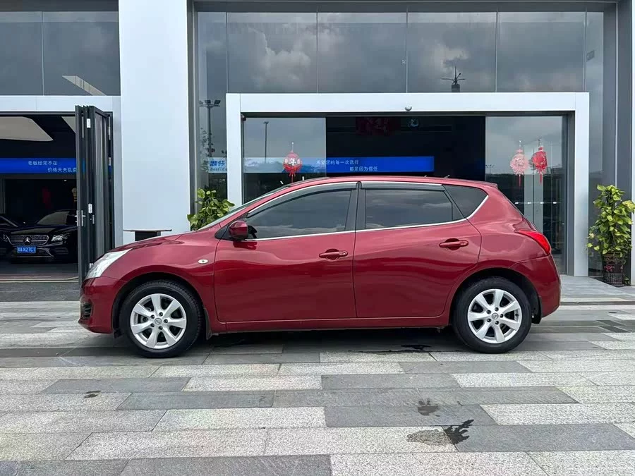 Nissan Tiida