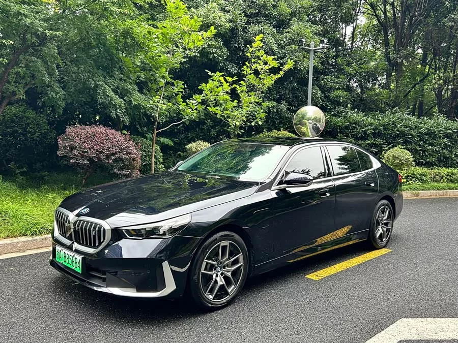 BMW i5