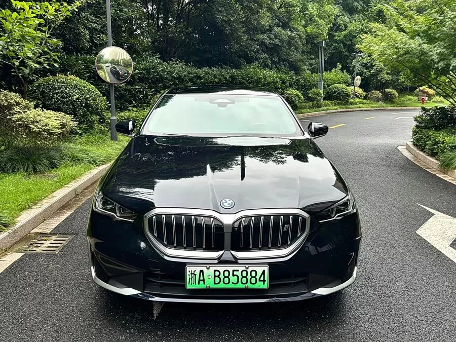 BMW i5