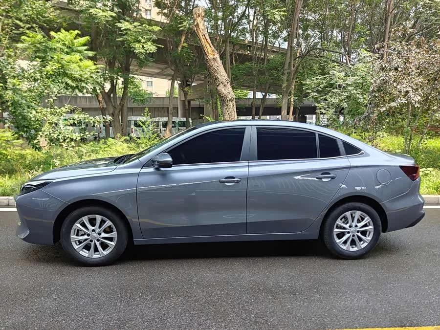 Roewe i5