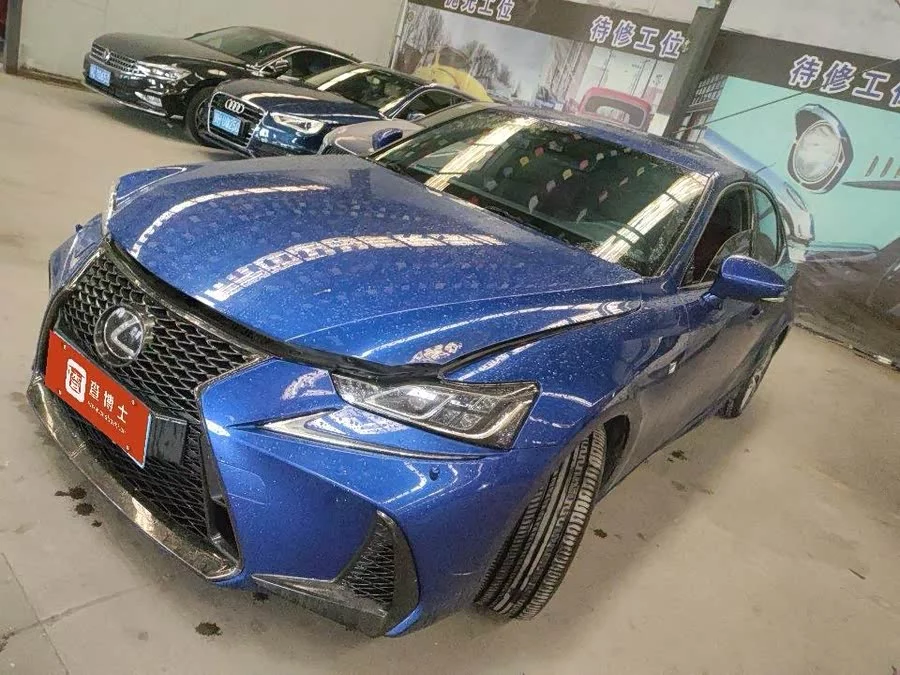 Lexus IS