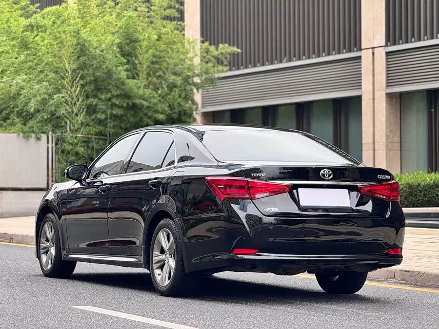 Toyota crown