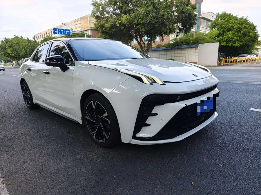 Lynk & Co 03