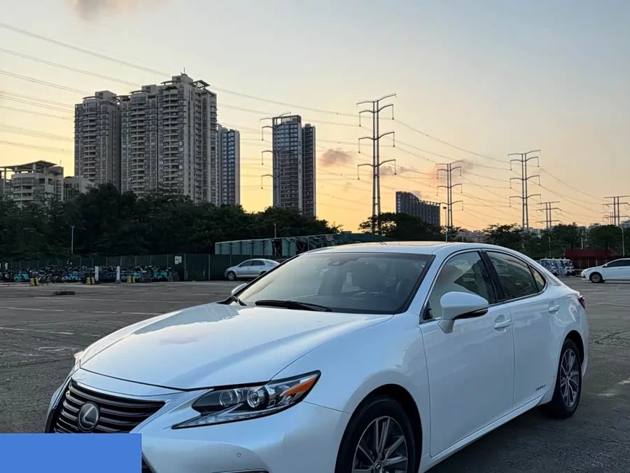 Lexus ES