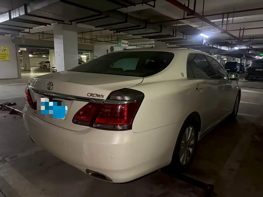 Toyota crown