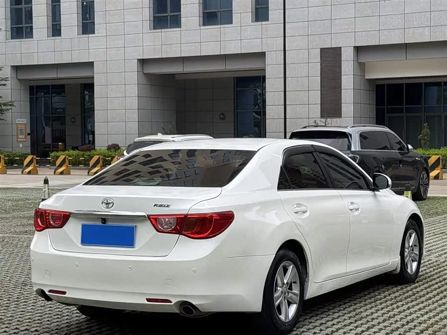 Toyota Reiz