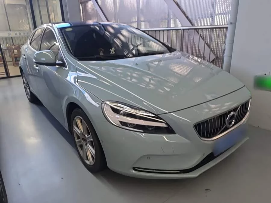 Volvo V40
