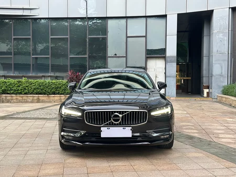Volvo S90