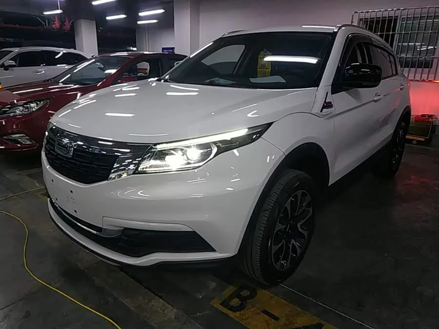 Qoros 5