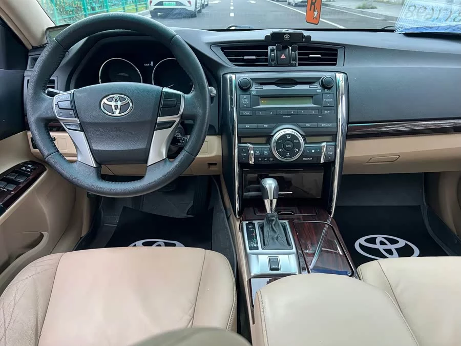 Toyota Reiz
