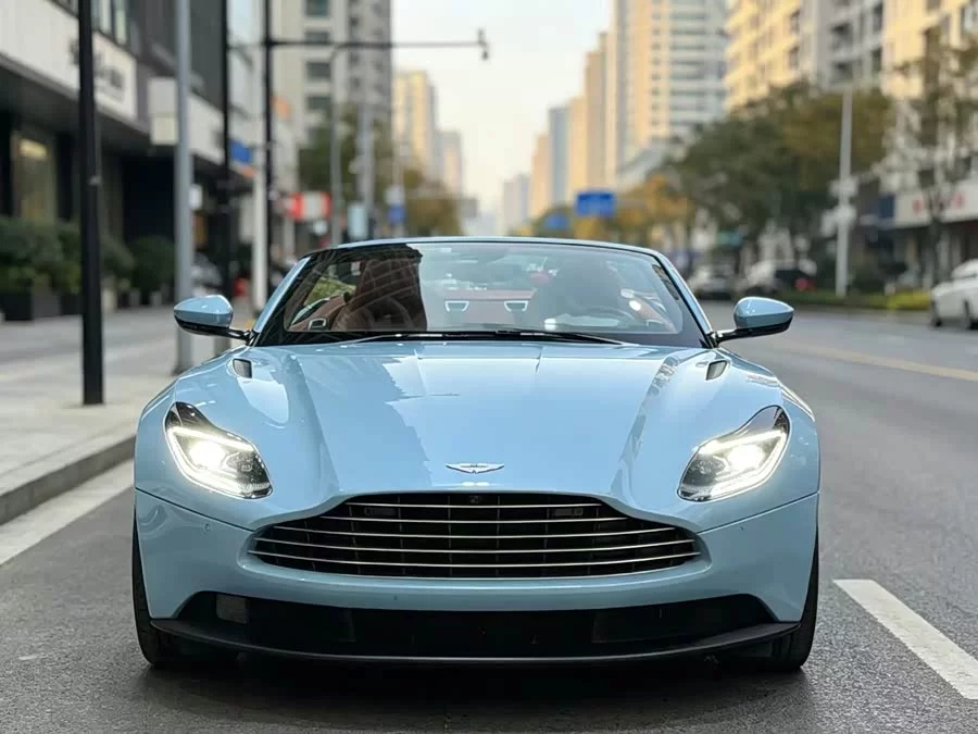 Aston Martin DB11