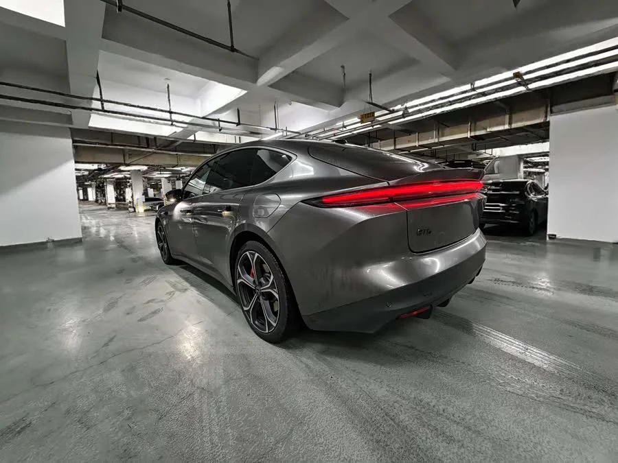 NIO ET5
