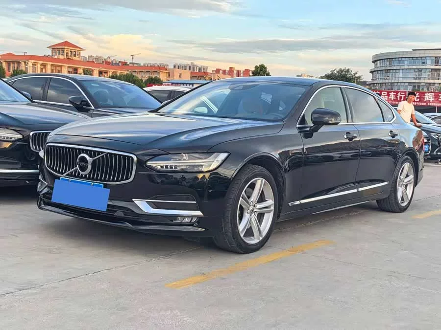 Volvo S90