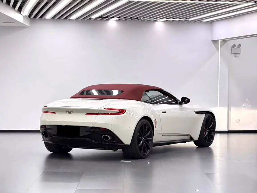 Aston Martin DB11