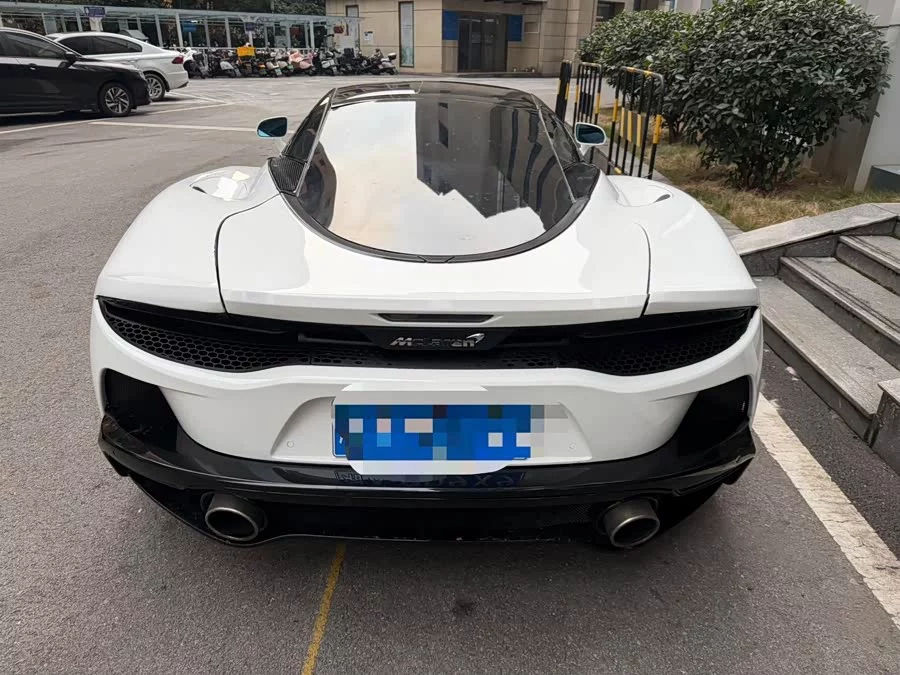 McLaren GT