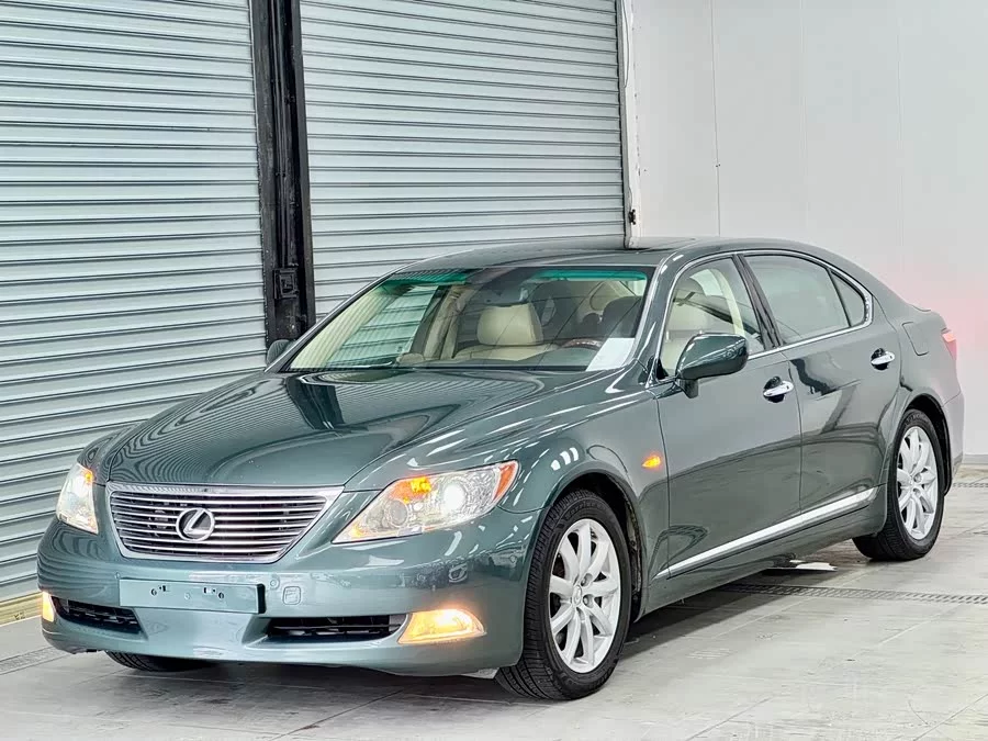 Lexus LS