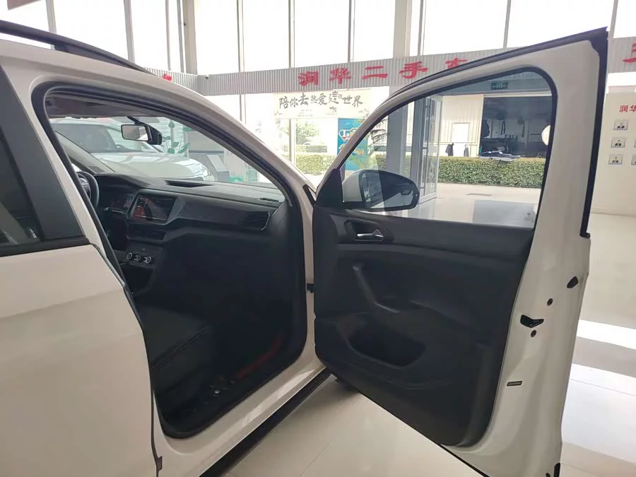 Volkswagen T-Cross (Tukai)