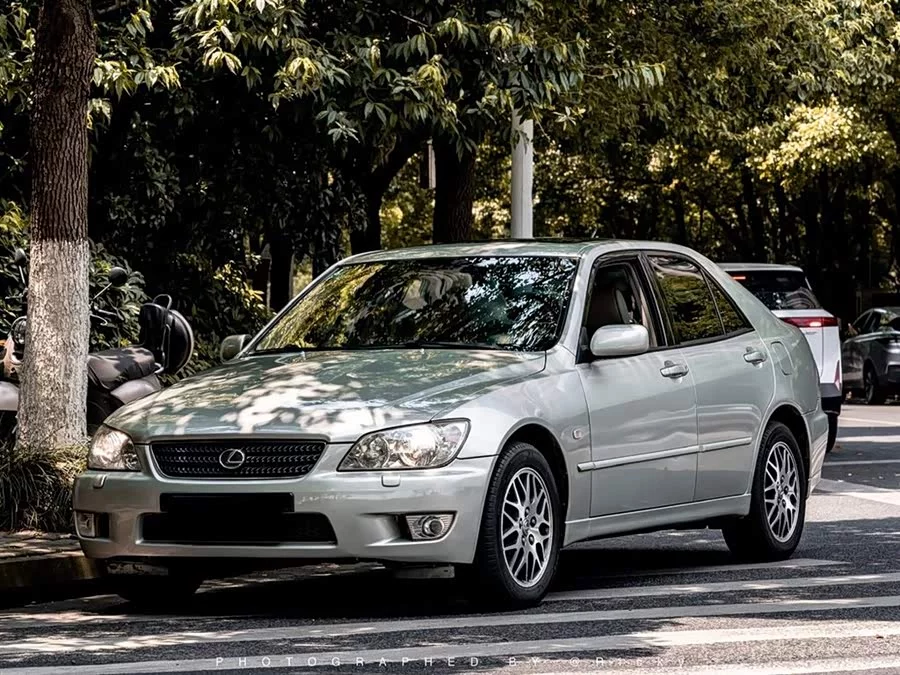 Lexus IS