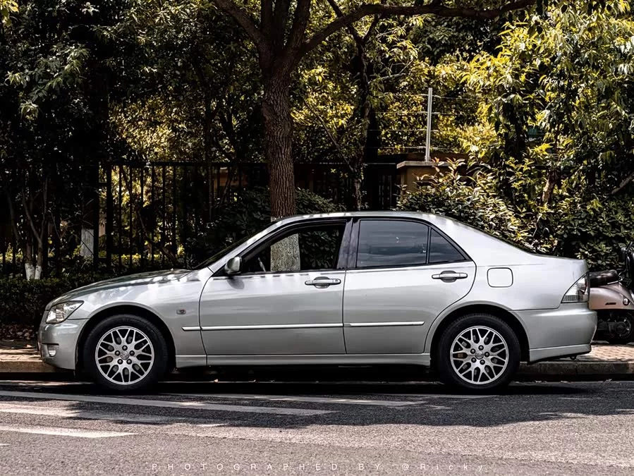 Lexus IS