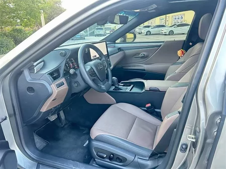 Lexus ES
