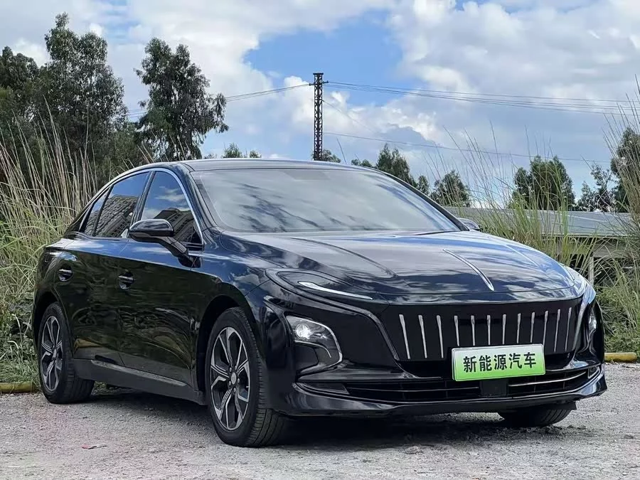 Hongqi E-QM5