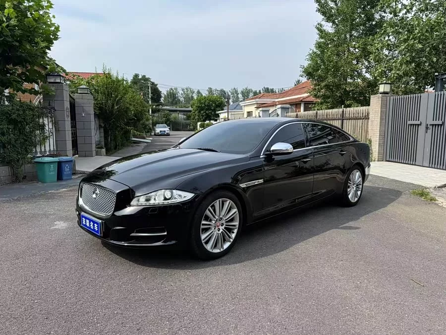 Jaguar XJ