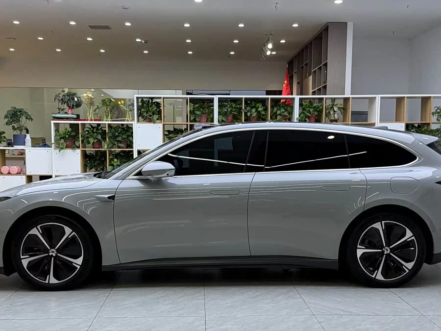 NIO ET5T