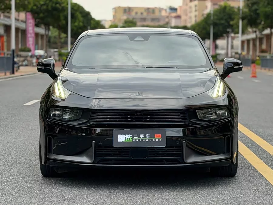 Lynk & Co 03