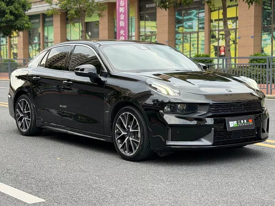 Lynk & Co 03