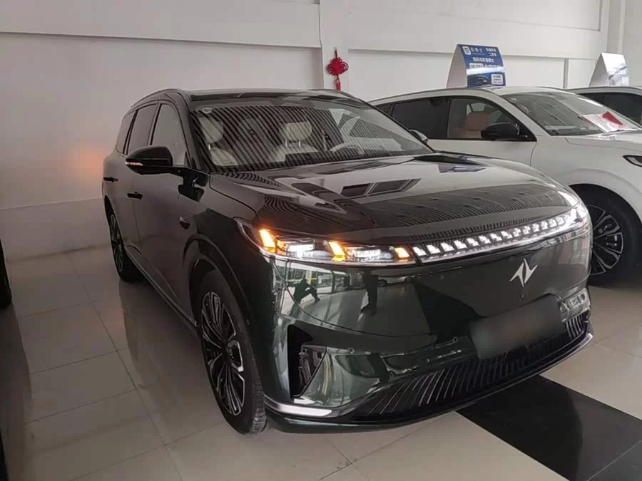 Dongfeng eπ008