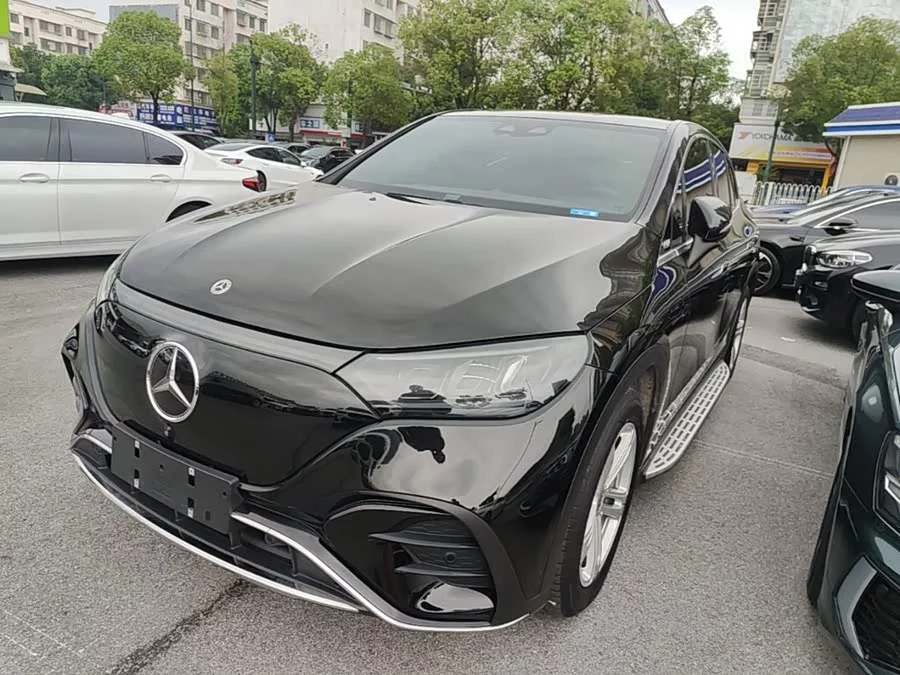 Mercedes Benz EQE SUV