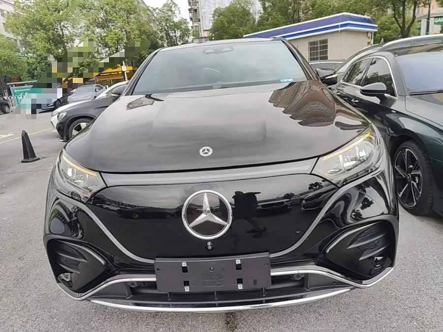 Mercedes Benz EQE SUV