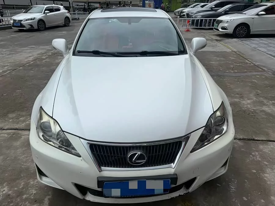 Lexus IS