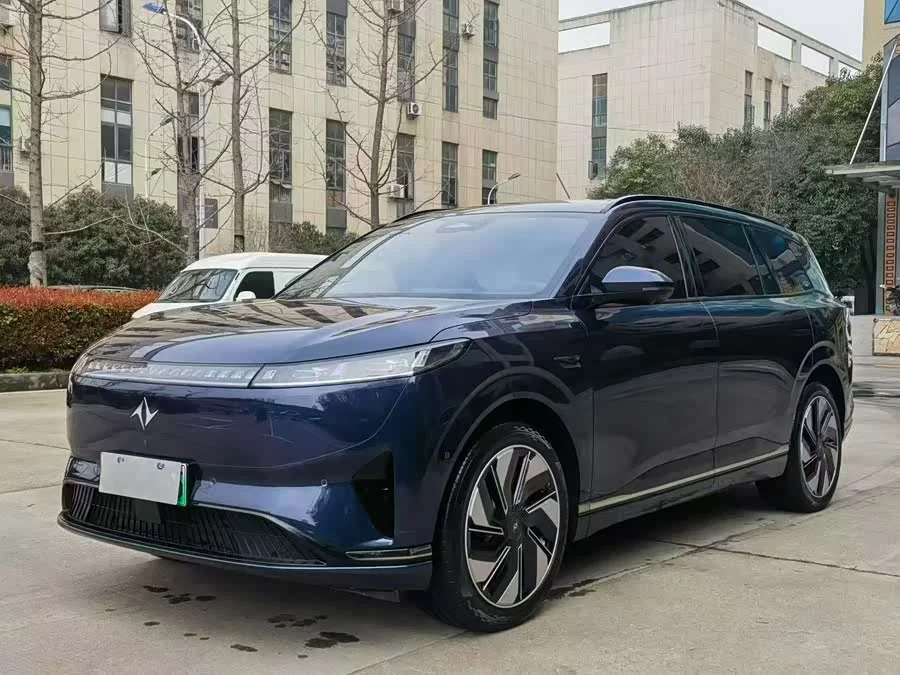 Dongfeng eπ008