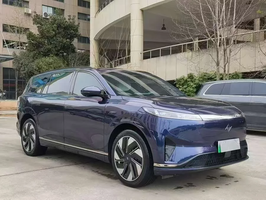 Dongfeng eπ008