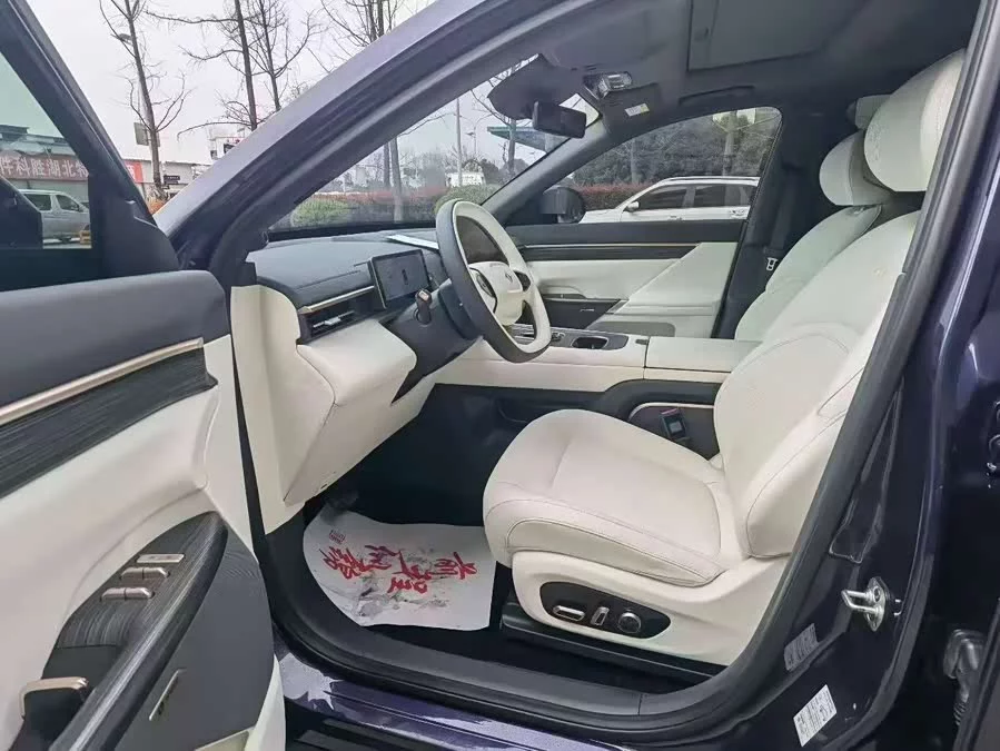 Dongfeng eπ008