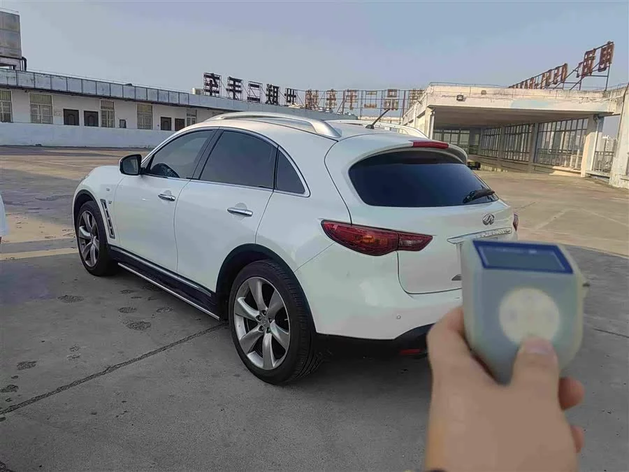 Infiniti QX70