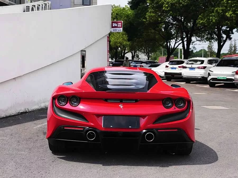 Ferrari F8