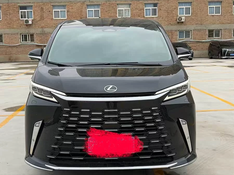 Lexus LM