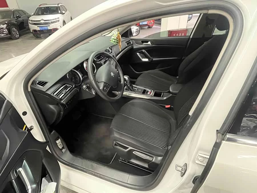 Peugeot 408