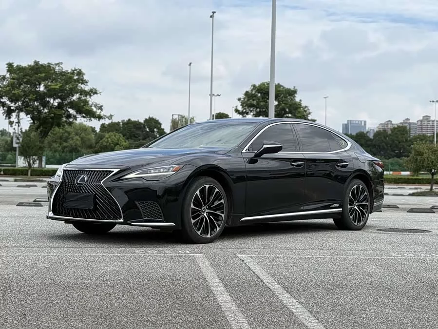 Lexus LS