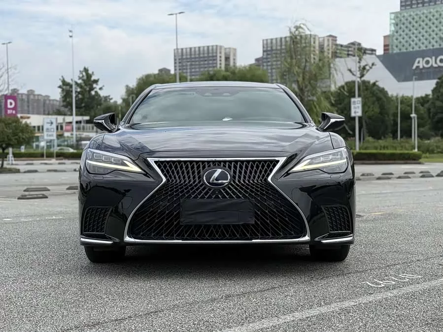 Lexus LS