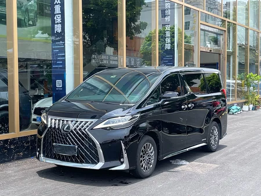 Lexus LM