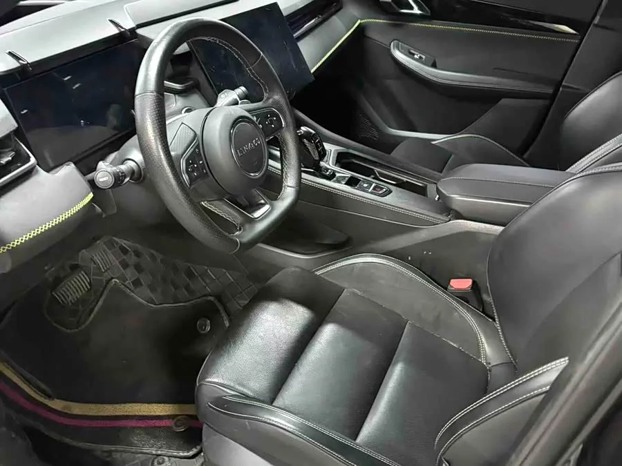 Lynk & Co 03