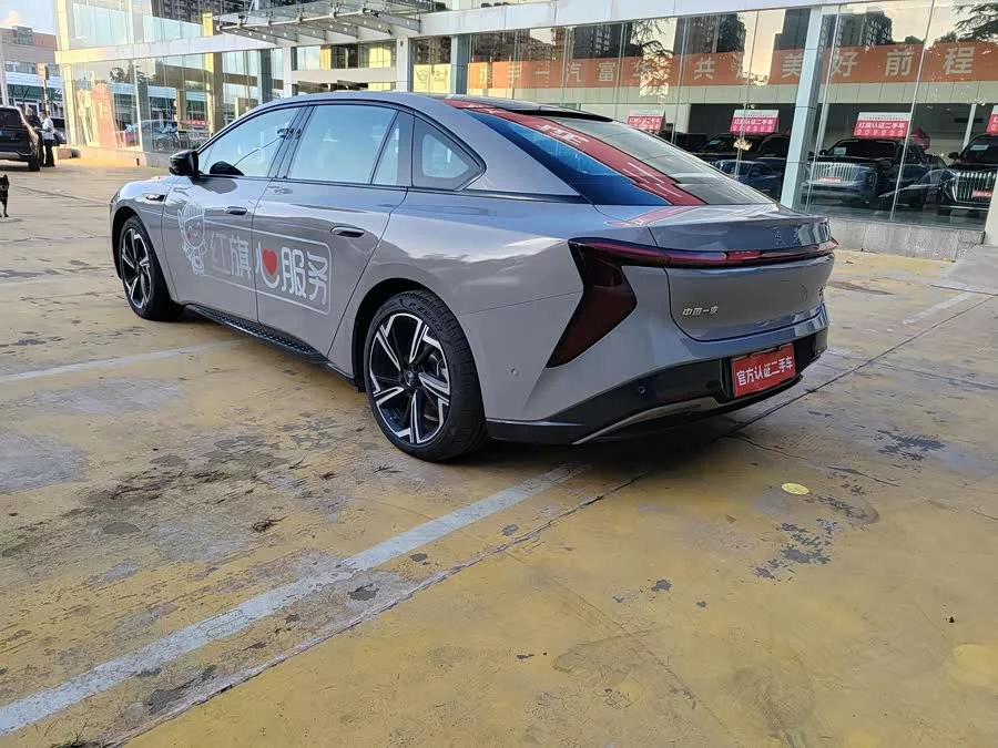 Hongqi EH7